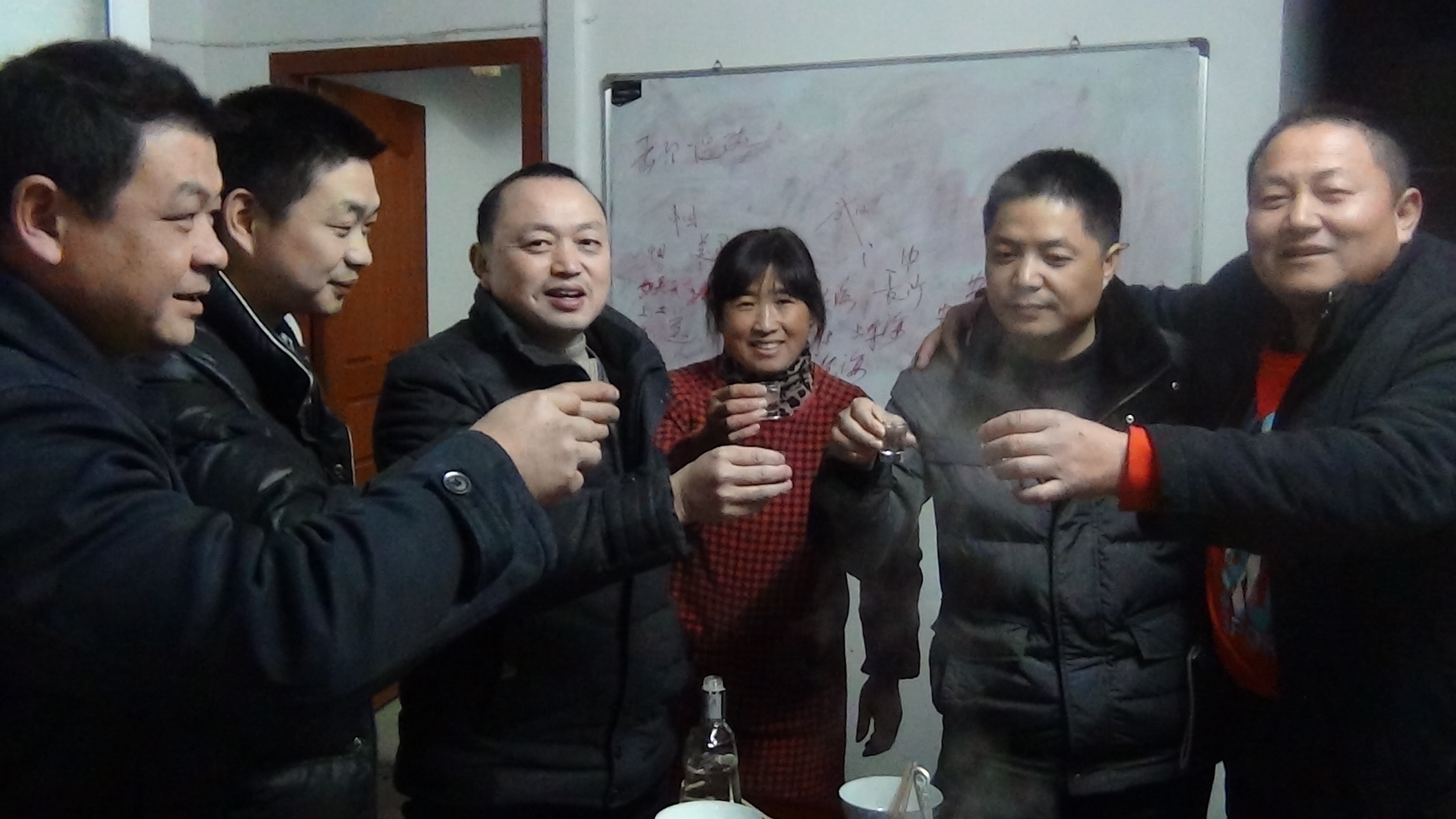 晚上在稳安吃一吃汪家饭我旁边右二岳西方汪【汪志广]