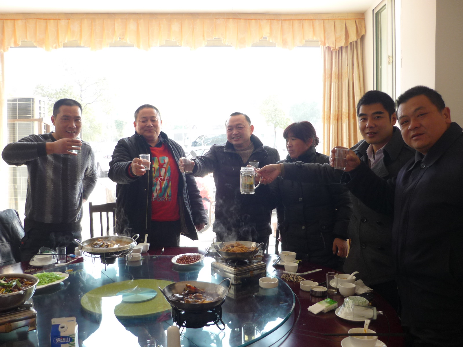 今天中午与汪公明、汪茂芳、汪稳安及亲欢棸一起