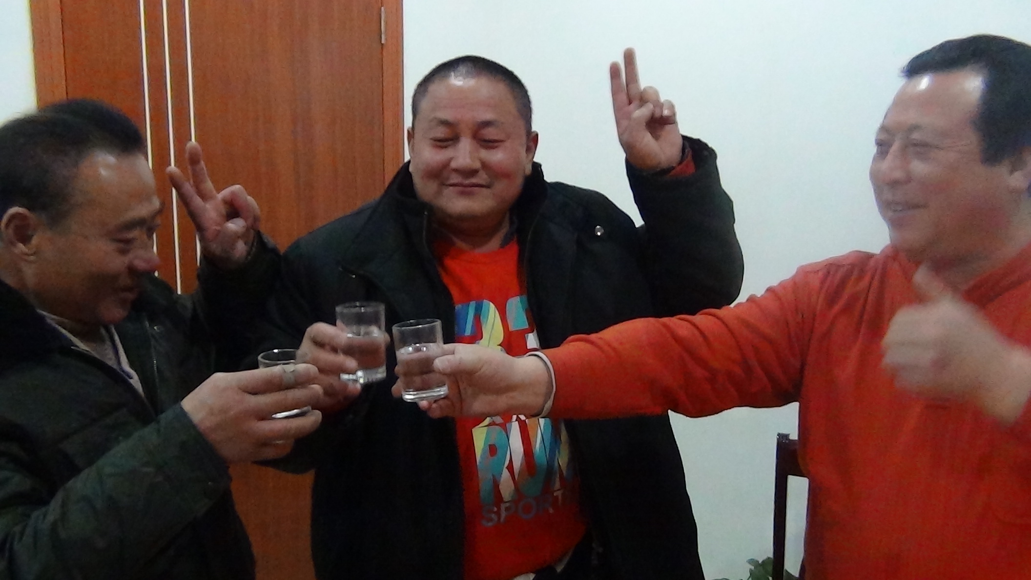 左一是德进本家