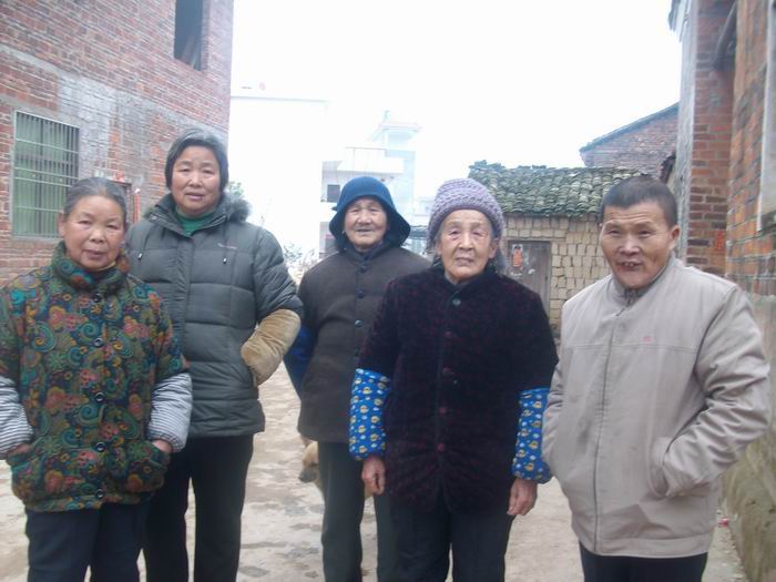 汪家媳妇：汪家的奶奶，婶婶和叔叔