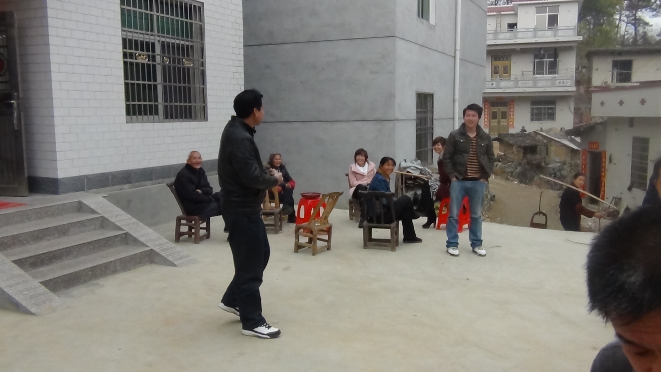 圣人垸亲人笑脸