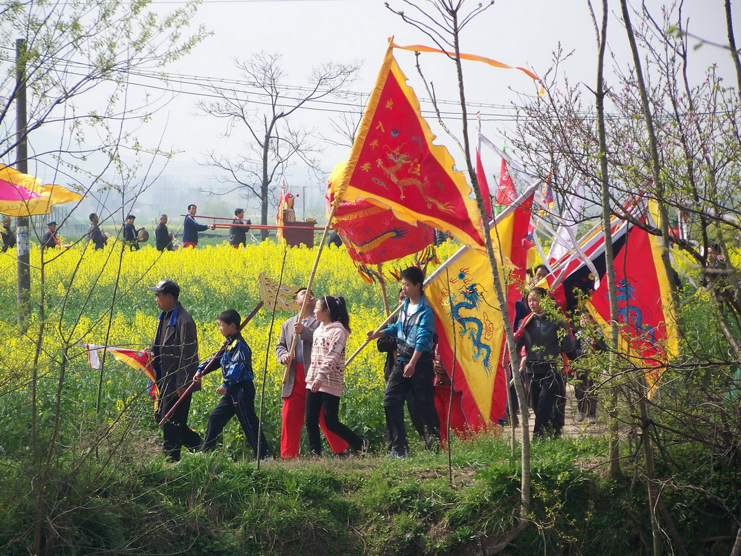 巡游队伍的头旗