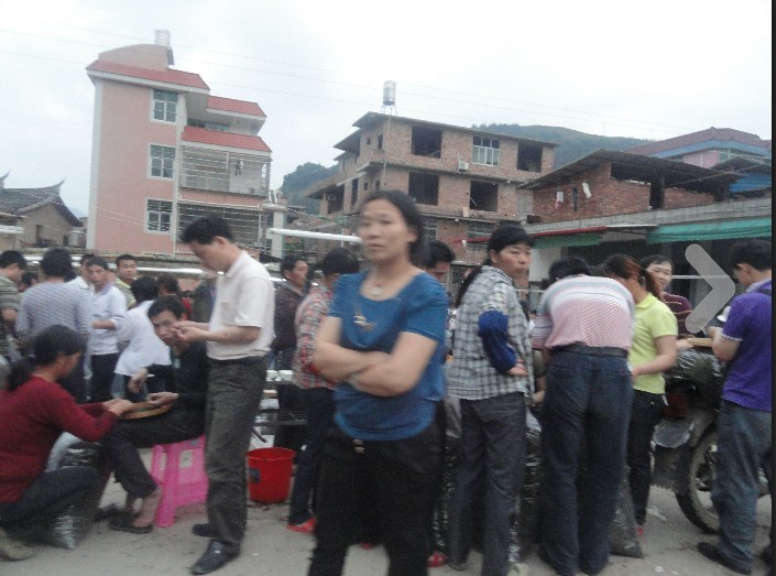 繁荣的霞春茶叶市场