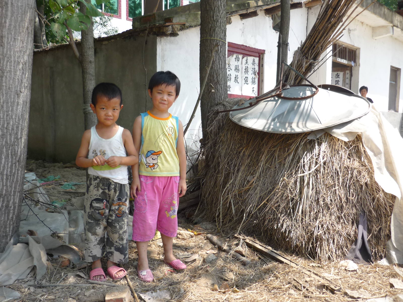 女儿汪倩6岁、儿子汪传承4岁