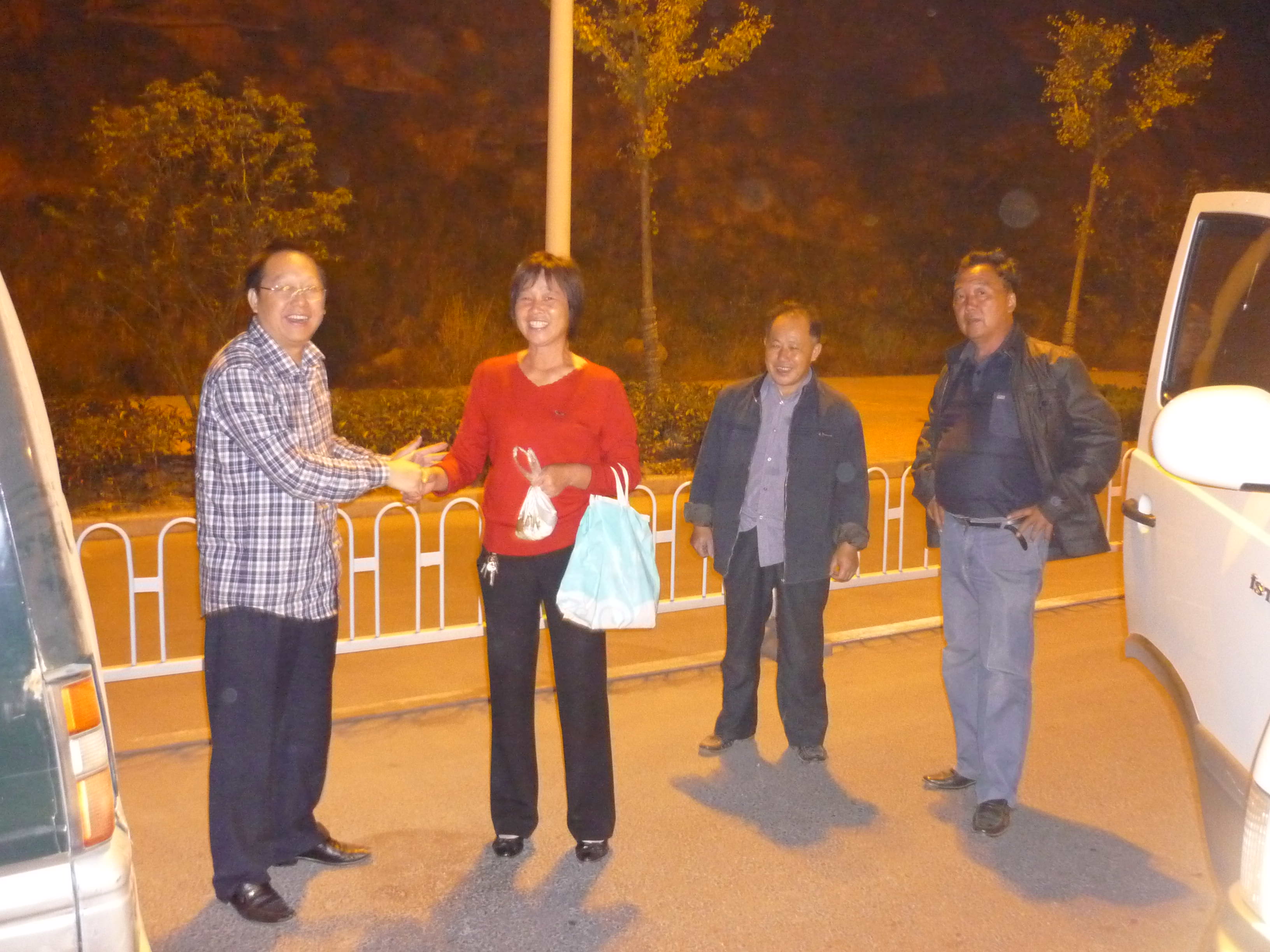 晚上8点封林、金文、党威、司机金师一行四人执意回湖北---我们送到高速路口,依依不舍!再见吧宗亲!我们还会