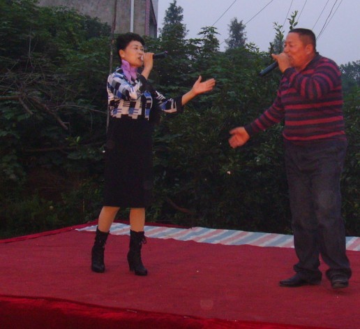 胖子道生与高小姐共舞一曲！