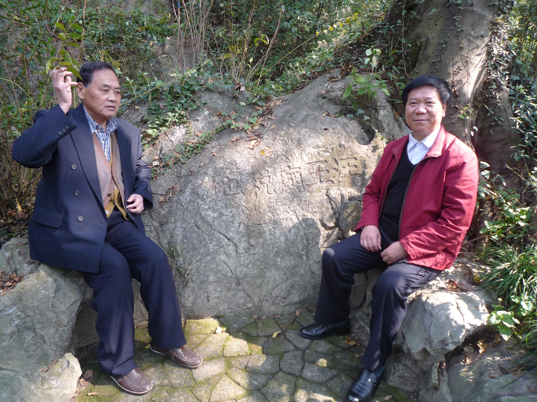 王用钧副会长介绍汪王庙遗址历史情况