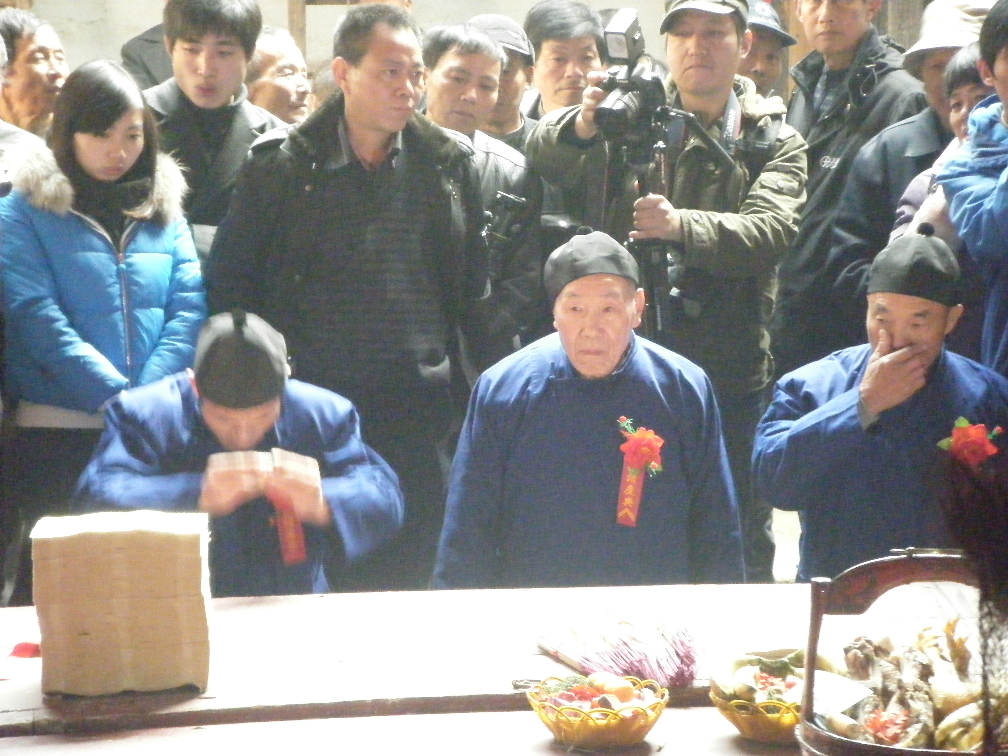 越国宗祠：祭谱现场