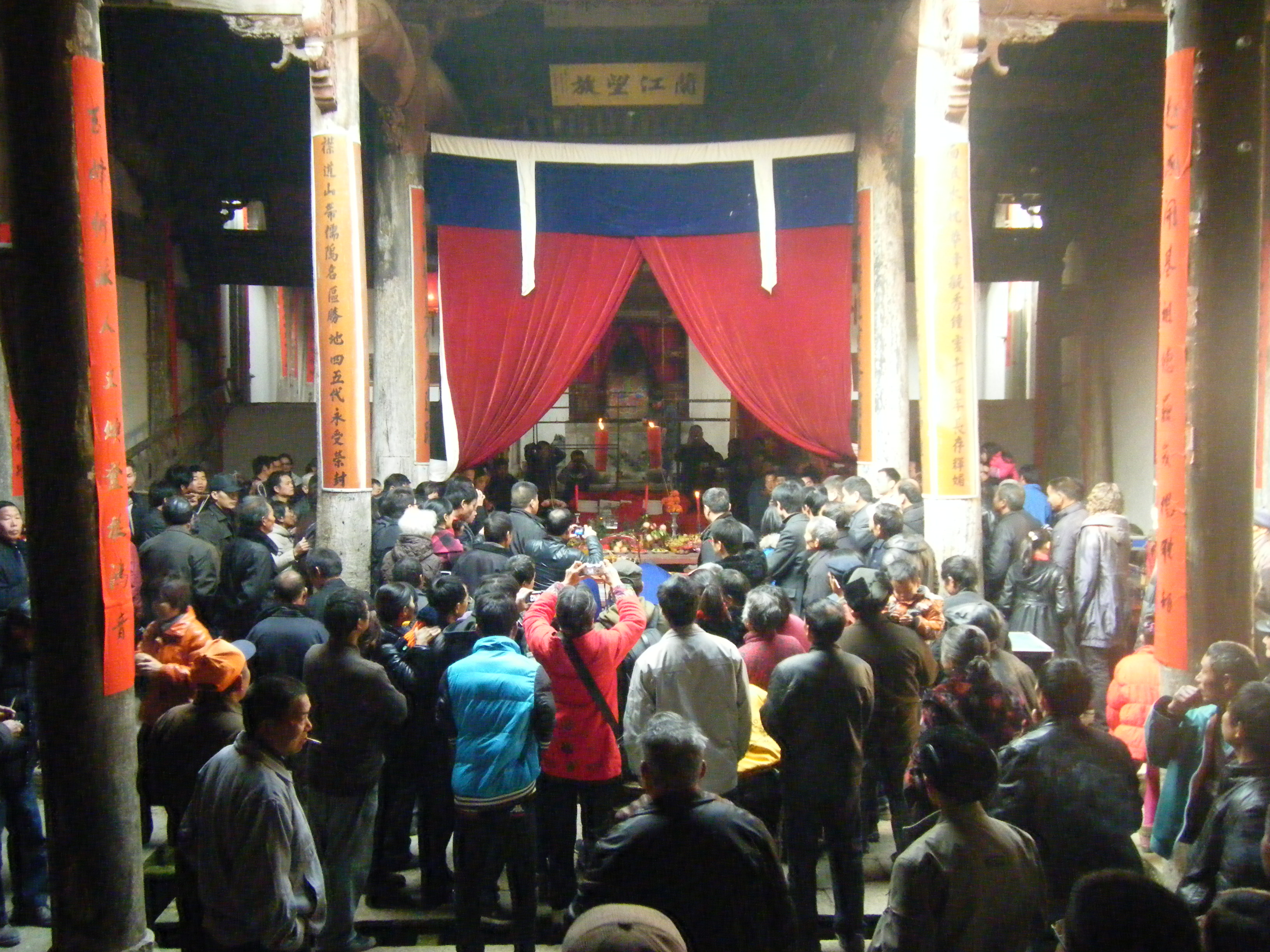 越国宗祠：祭谱现场