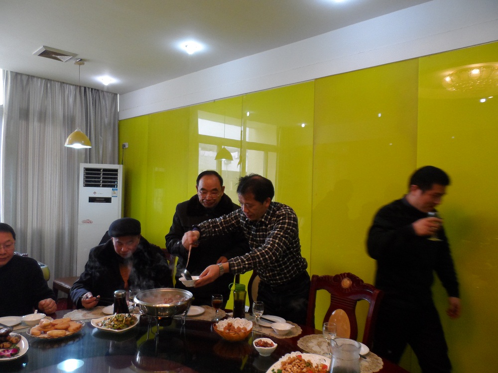 请客人尝蔡甸特色汤