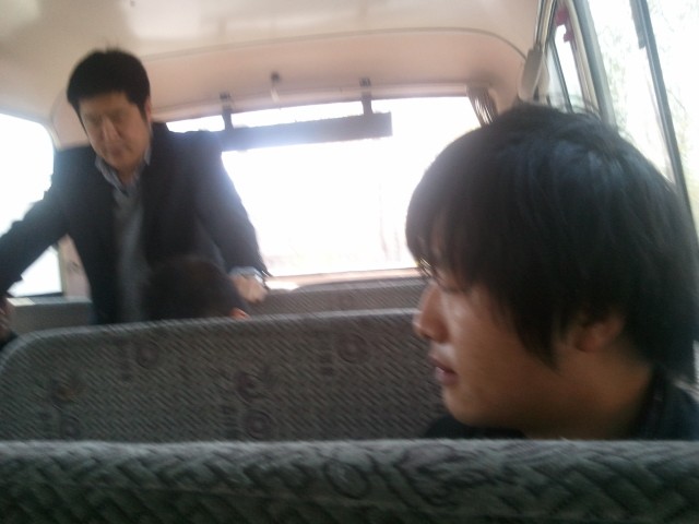 站的是汪加顺、前面应是汪民飞