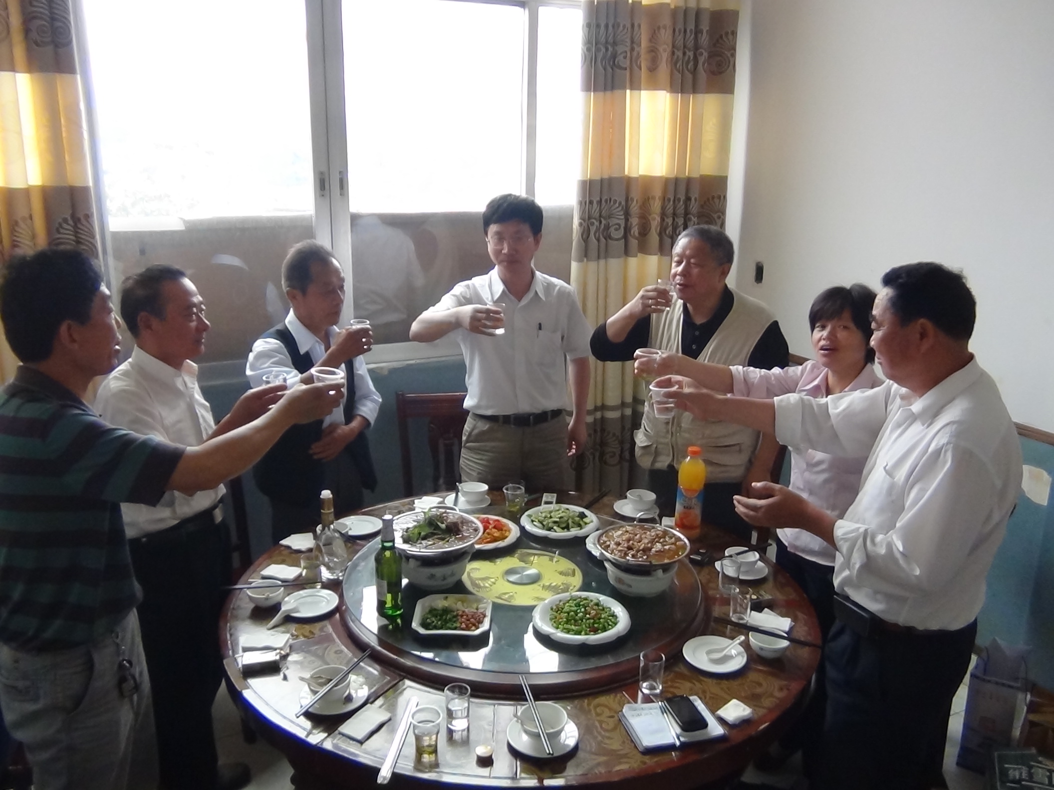 河南、淮南、金寨汪家人相聚中原为重庆汪强康复干杯！