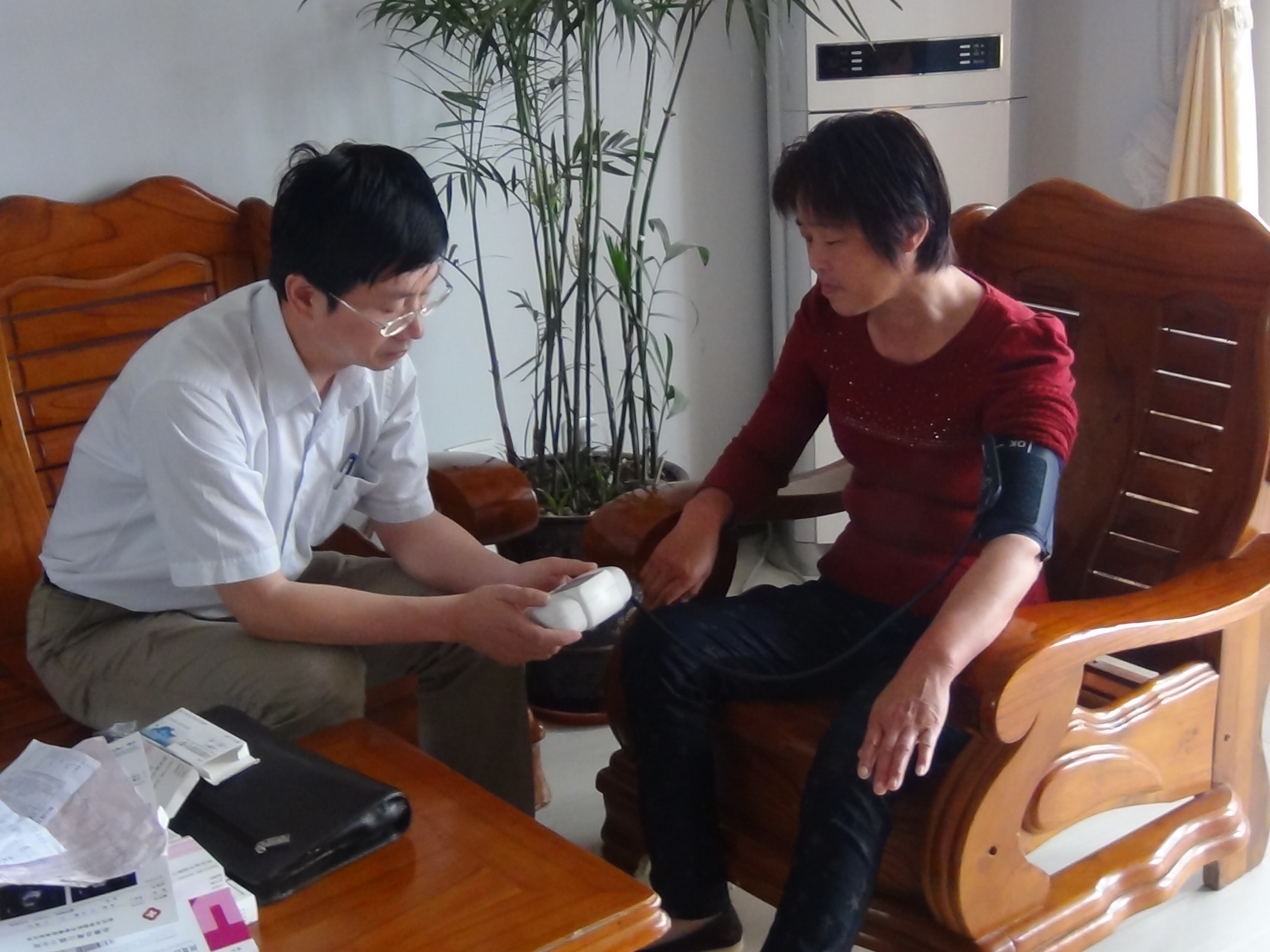 昌平院长亲自来我家，为我家夫人樊家云血低压130---140、高压200左右生命很危险！