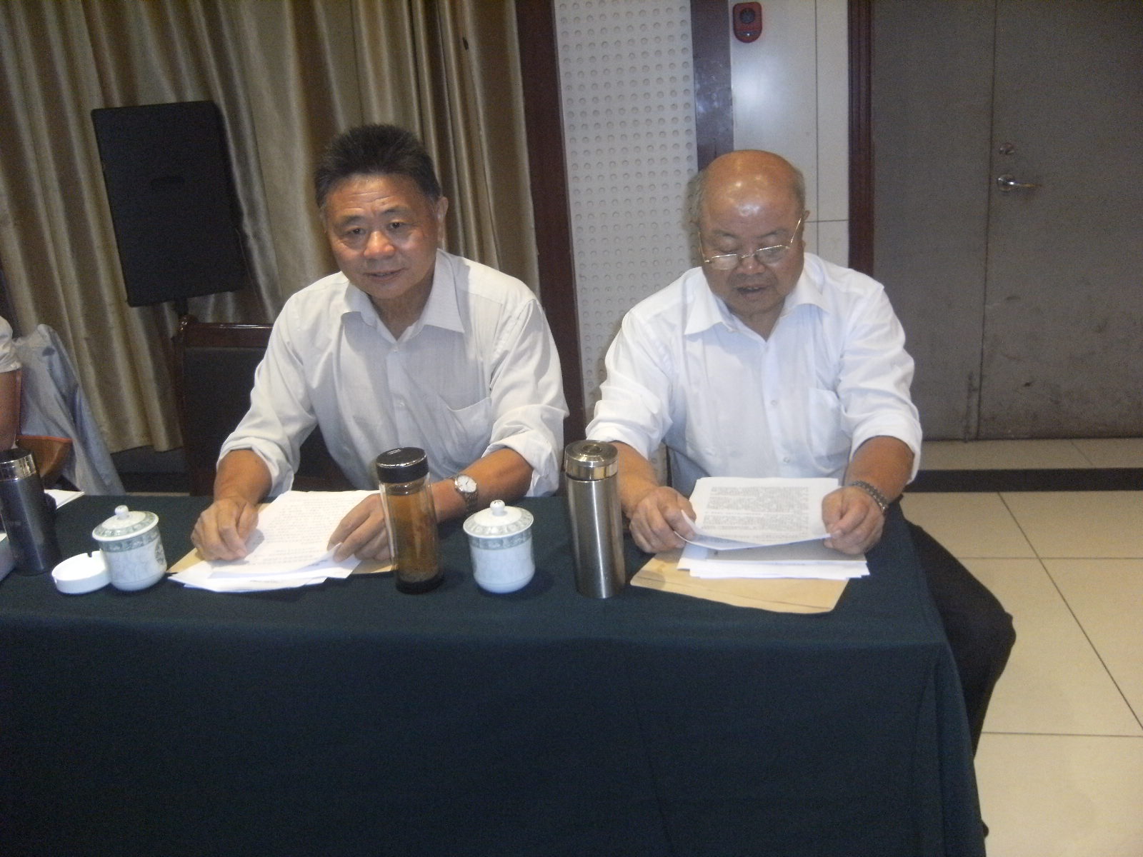 太湖叶家来、张礼芳出席会议