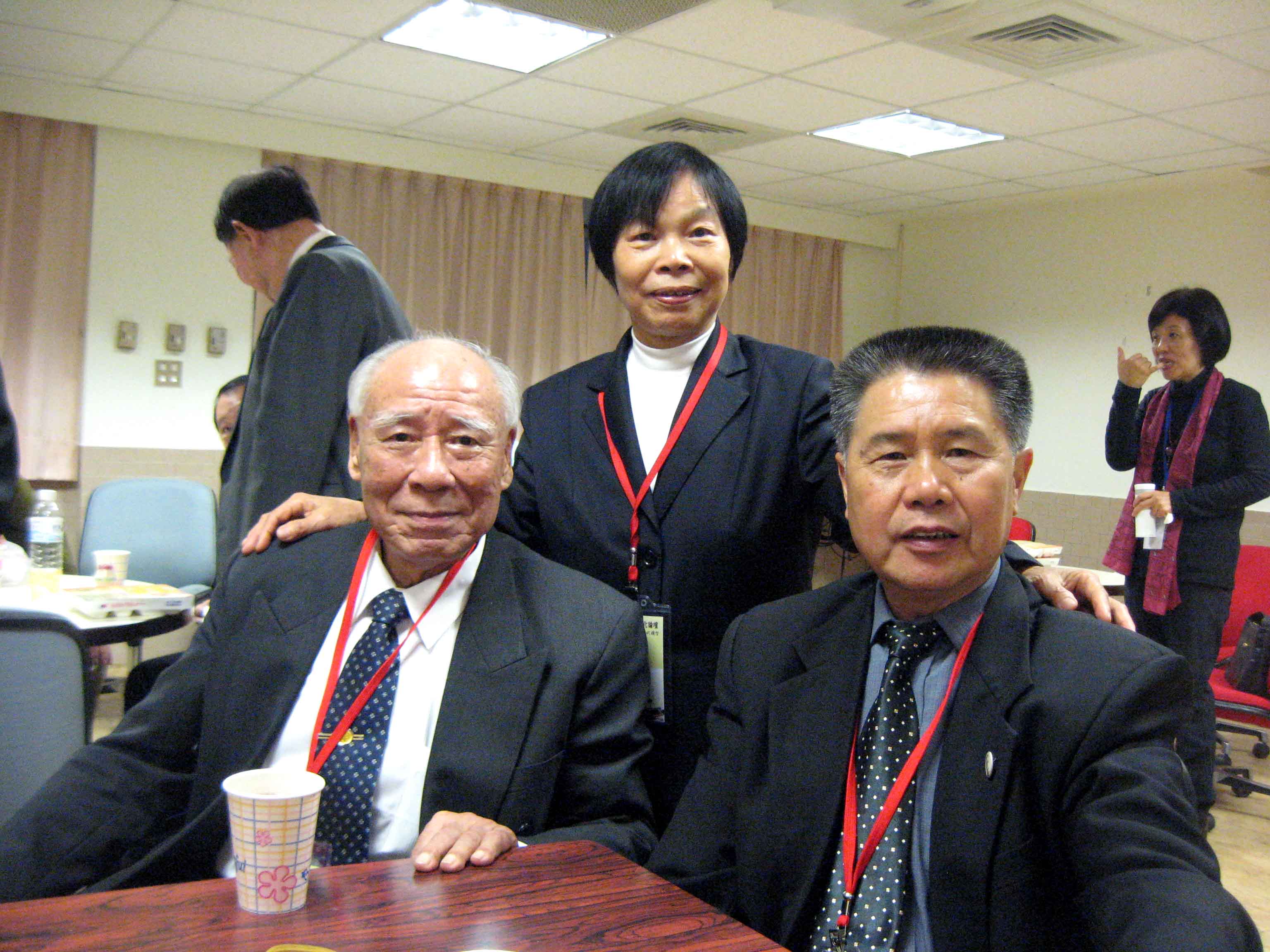 台湾宗亲、汪华公51代孙、90高龄的云裳公与汪太理、周艳萍夫妇合影