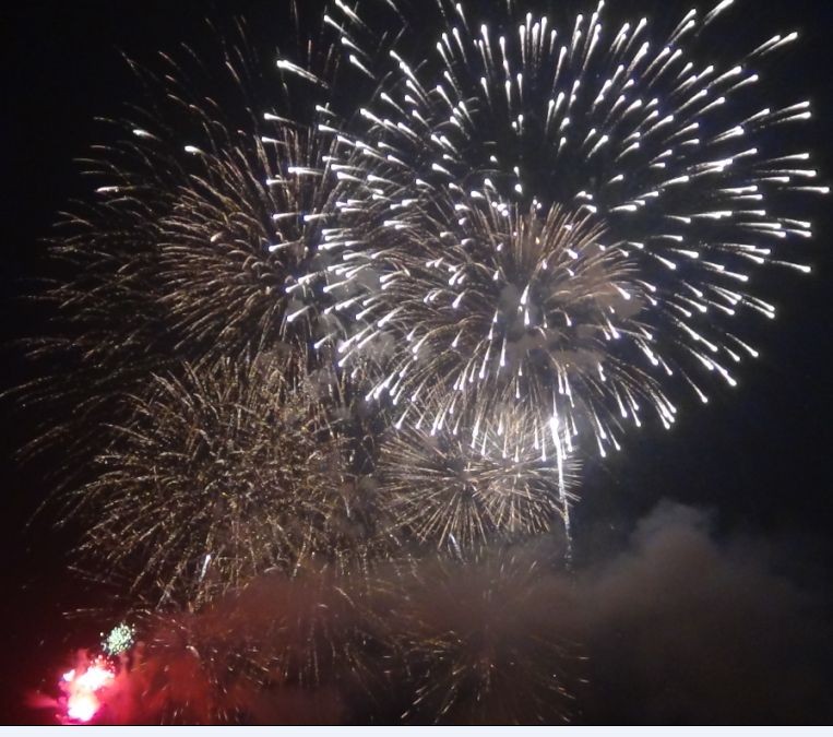 俺亲自拍得祝全国宗亲新年快乐------俺也是二十四过小年。-