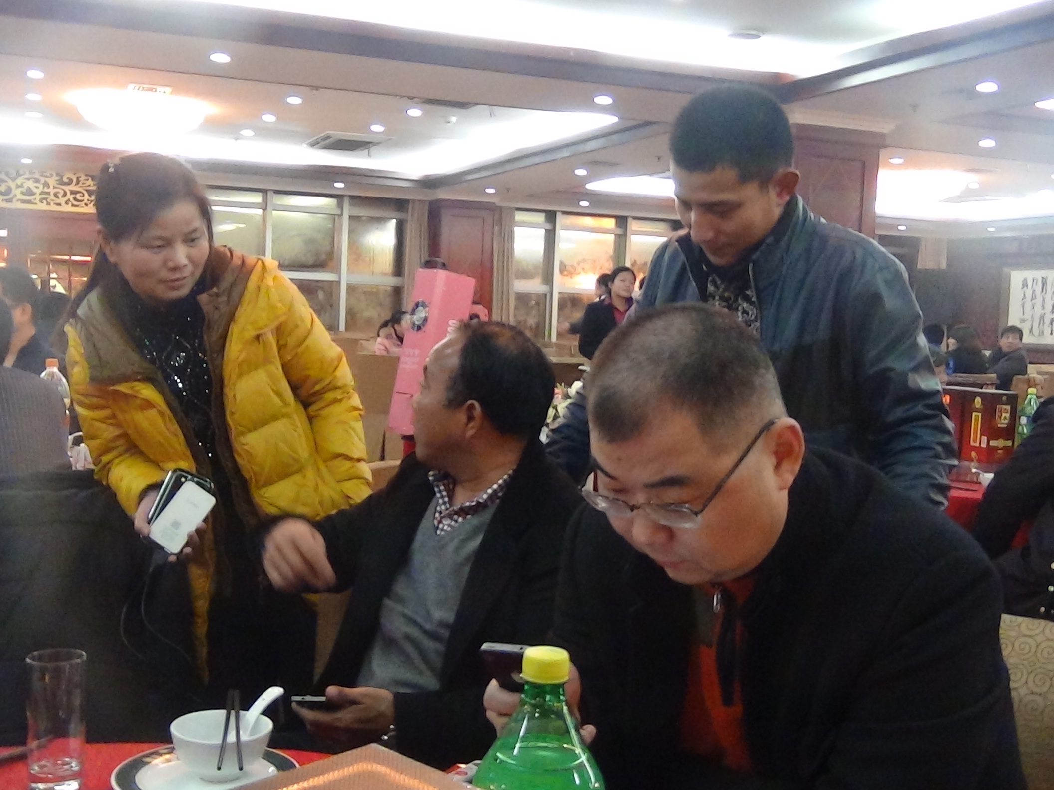 汪家在婚礼现场人们