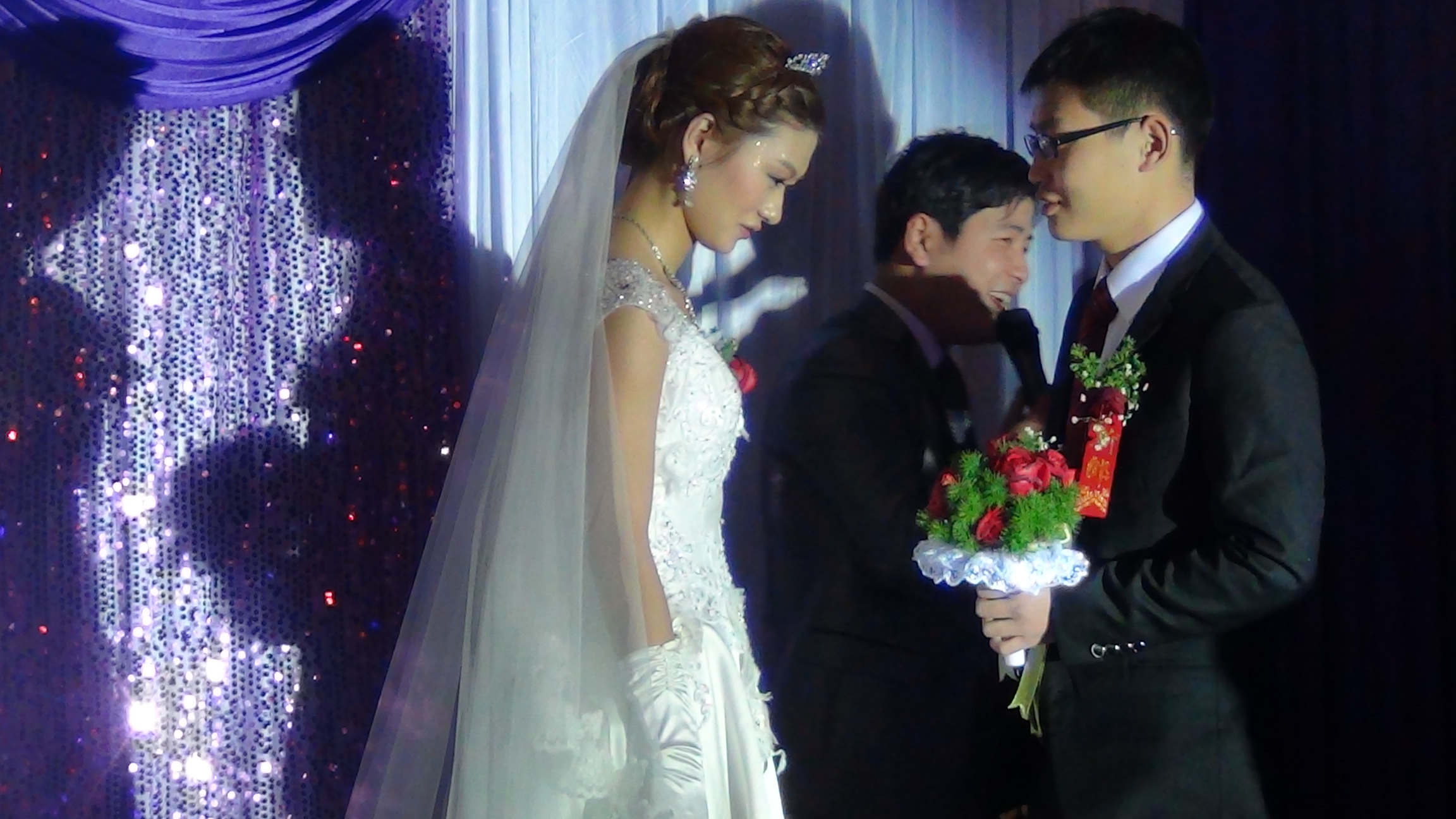 王锐先生与汪洋女士夫妻对拜